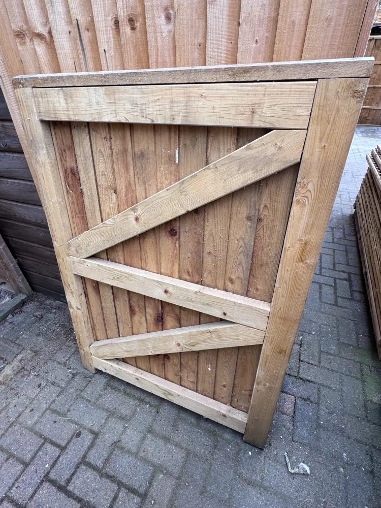 17 Chart Featheredge Garden Gate 975mm Wide x 1330mm High Clearance