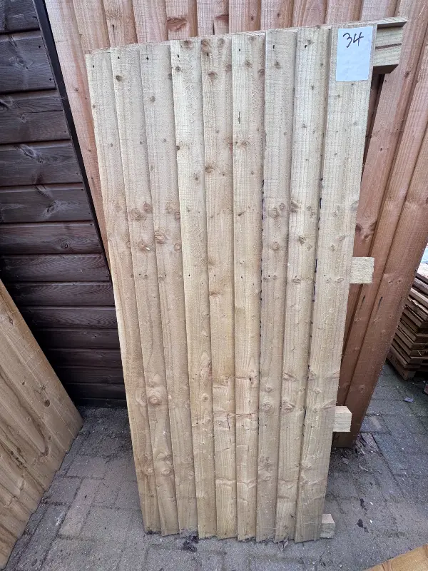 34 Part Built Featheredge Close Boarded Fence Panel 765mm Wide x 1660mm High Clearance