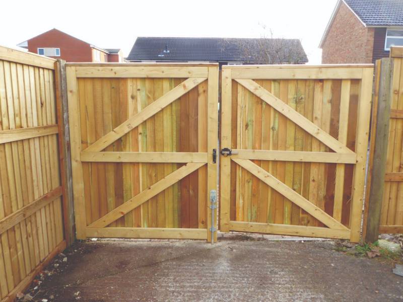 Featheredge Driveway Gates Back